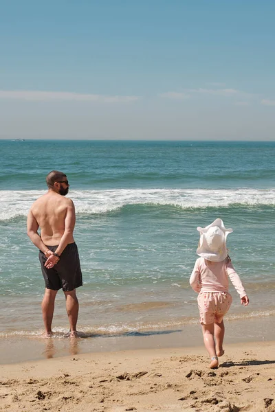 Батько Донькою Малюком Який Насолоджується Пляжем Південній Кореї — стокове фото