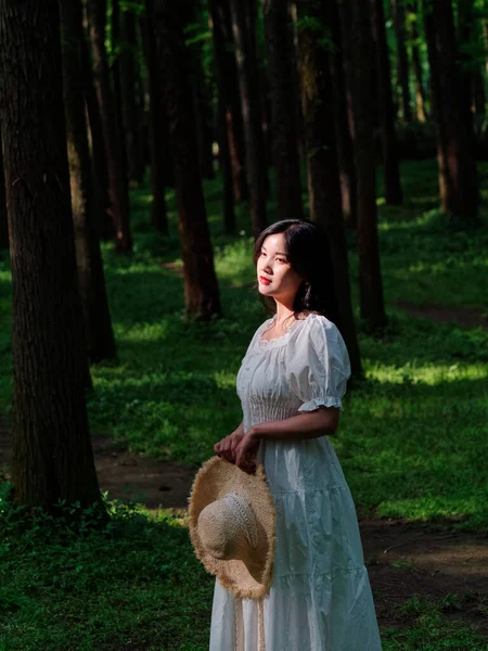 Portrait Chinese Girl White Dress Stay Forest Sunny Day — Fotografia de Stock