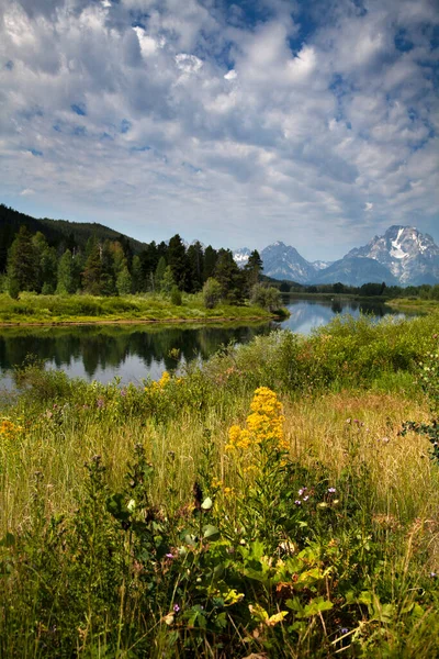 Bellissimo Paesaggio Con Lago Montagne — Foto Stock