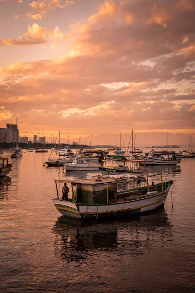 Prachtig Uitzicht Visser Boot Met Roze Oranje Zonsondergang Licht Wolken — Stockfoto
