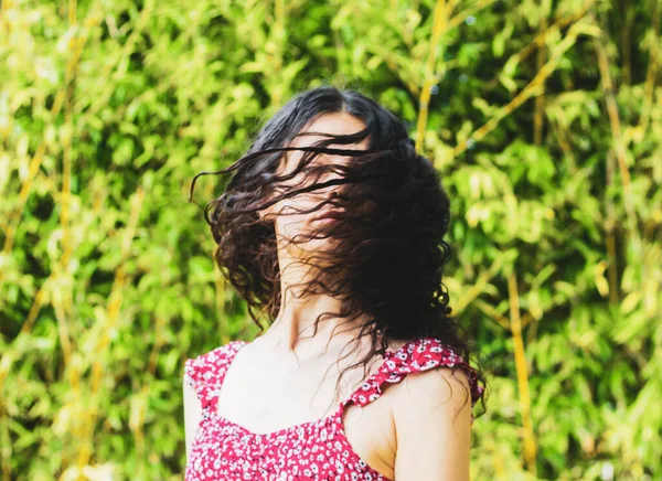 Jovem Mulher Bonita Parque — Fotografia de Stock