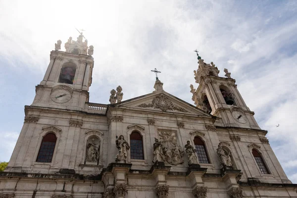 ポルトガルリスボン中心部にあるバシリカ エストレラ教会の建物への美しい眺め — ストック写真