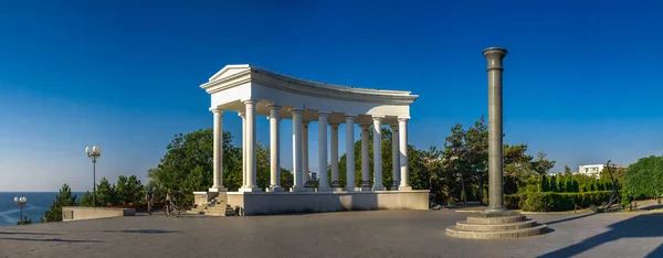 Chernomorsk Ukraine 2020 Colonnade Obelisk Glory Chernomorsk City Sunny Summer — Stock Photo, Image