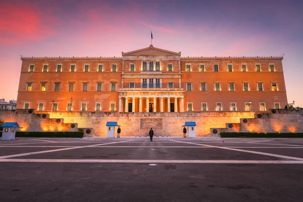 希腊雅典 2018年10月24日 日出时在雅典市中心的Syntagma广场建立希腊议会 — 图库照片