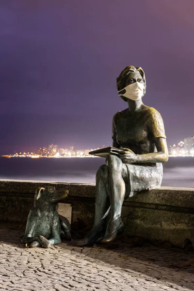 Hermosa Vista Estatua Mujer Con Máscara Durante Brote Covidio Río — Foto de Stock