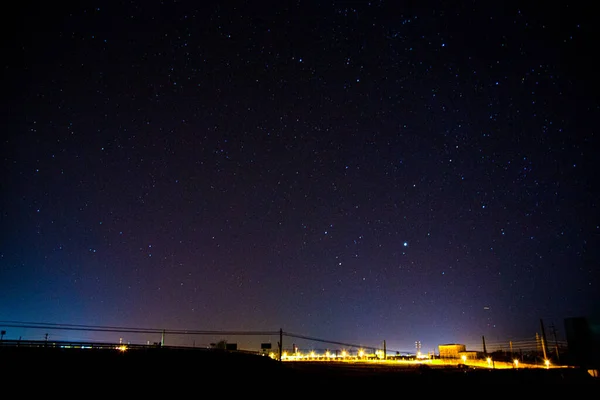 夜空に星と天の川が — ストック写真