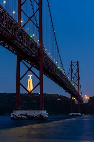 葡萄牙里斯本市中心Tejo河和Cristo Rei Statue上25号Abril桥的美丽景色 — 图库照片