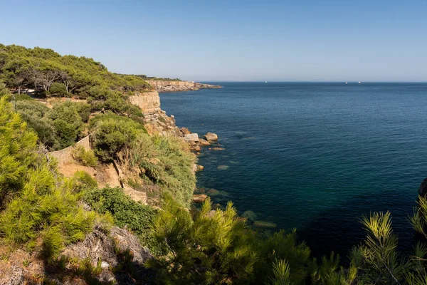 Hermosa Vista Los Acantilados Rocosos Del Océano Cascais Cerca Lisboa — Foto de Stock