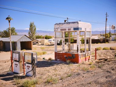 Köyde terk edilmiş eski bir ev.