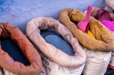 Geleneksel Türk pazarı, sokak yemekleri, sebzeler ve et