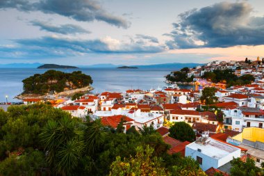 Deniz kıyısının güzel manzarası