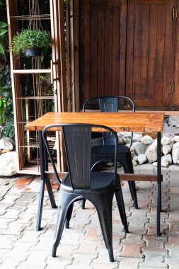 Basit mobilya seti ve stok fotoğrafıyla en az kafein dış dekorasyonu.