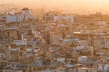 Atina, Yunanistan - 14 Şubat 2019: Strefi tepesinden görüldüğü gibi Atina'nın merkezinin yerleşim alanı.