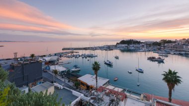 Atina, Yunanistan - Novembre 19, 2018: Pire, Atina 'daki Mikrolimano marinasının manzarası.