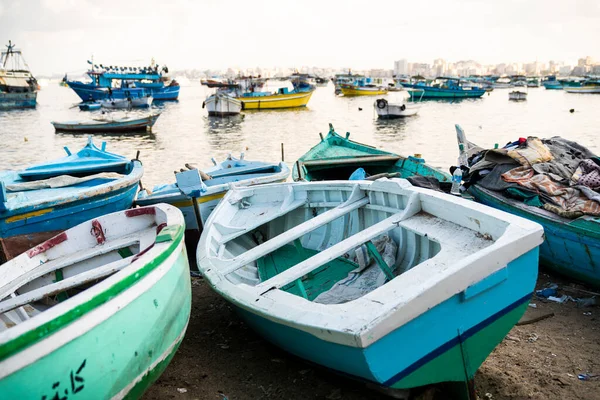 Barche Pesca Sulla Spiaggia Nel Porto Del Mar Mediterraneo Nel — Foto Stock