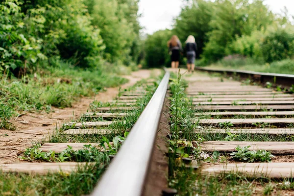 Man Walking Railway Track — Fotografia de Stock