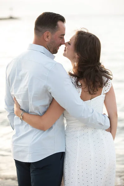 Romantic Loving Couple Posing Ocean Beach — ストック写真