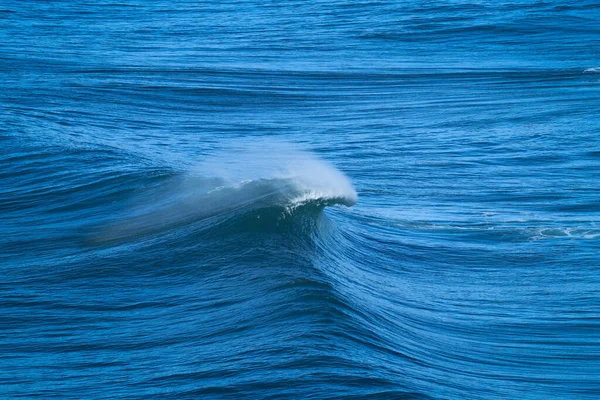 Ondas Azuis Mar Com Espuma Onda Branca — Fotografia de Stock