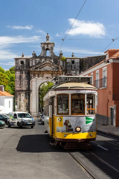 Krásný Výhled Staré Historické Elektrické Tramvaje Budovy Centru Lisabonu Portugalsko — Stock fotografie