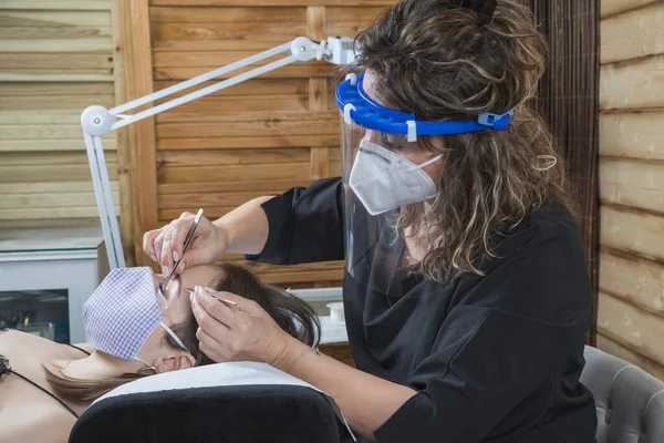 Beautician Working Mask Protective Screen Virus Covid19 — Photo