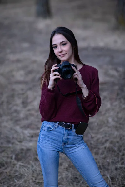 Pretty Young Woman Taking Photos Forest — Stockfoto