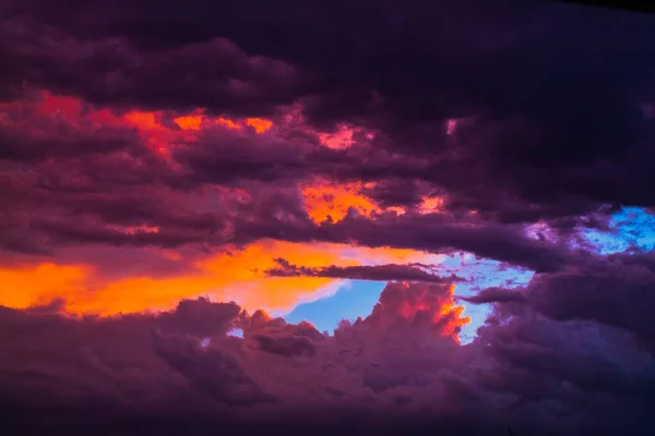 Fenséges Felhők Narancs Vörös Lila Naplementében Mendozában — Stock Fotó