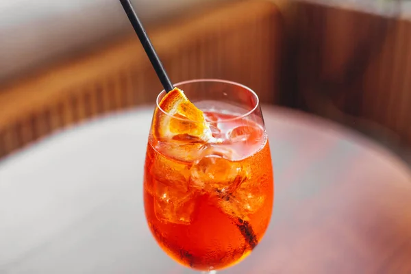 Copo Cocktail Com Gelo Limão — Fotografia de Stock