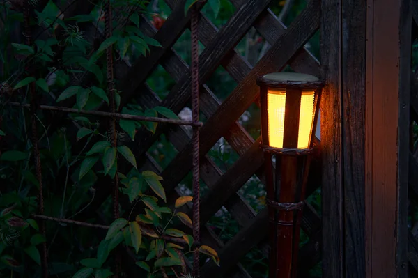 Linterna Jardín Con Energía Solar Brilla Por Noche Linterna Brilla —  Fotos de Stock