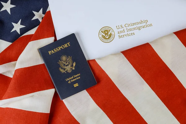 Conceitos Imigração Com Passaporte Bandeira Dos Eua Sobre Uma Cidadania — Fotografia de Stock