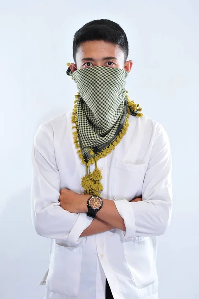 Portret Van Jonge Knappe Aziatische Moslim Man Dragen Serban Keffiyeh — Stockfoto