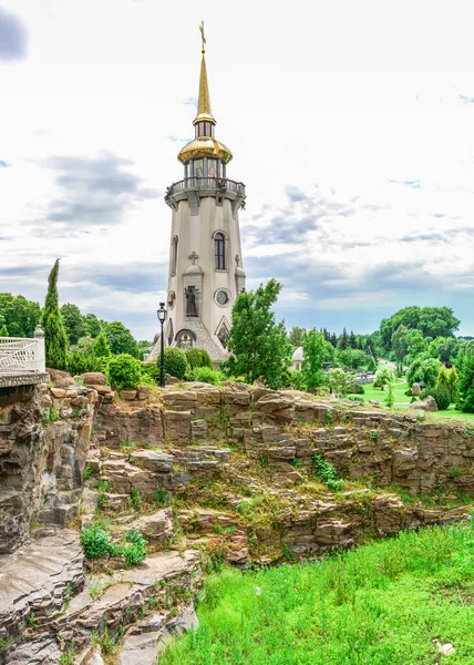 Буки Украина 2020 Храмовый Комплекс Ландшафтным Парком Буки Украина Облачный — стоковое фото