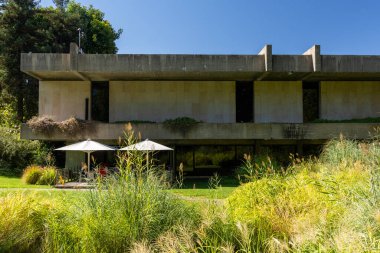 Portekiz, Lizbon 'daki Calouste Gulbenkian Müzesi' nin yeşil bahçesi.