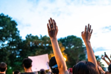 Parktaki bir grup insan