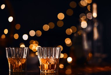 Viski masada buzlu cam