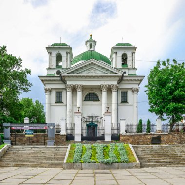 Bila Tserkva, Ukrayna 06.20.2020. Ukrayna 'nın Bila Tserkva kentindeki Aziz İvan Kilisesi, bulutlu bir yaz gününde