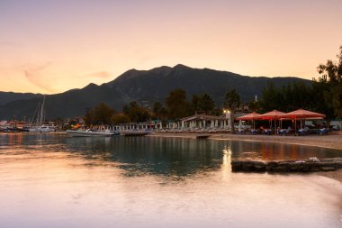 Gölün üzerinde güzel bir gün batımı