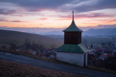 Slovakya 'nın Turiec bölgesinde tarihi çan kulesi