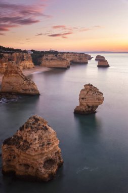 Doğadaki güzel deniz kıyısının havadan görünüşü