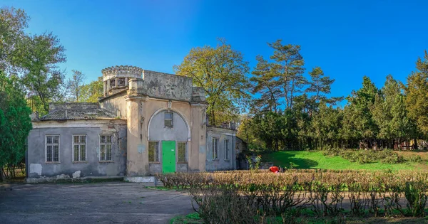 ウクライナのオデッサ10 2019 ウクライナのオデッサにある放棄されたDukosky公園 晴れた秋の日 — ストック写真