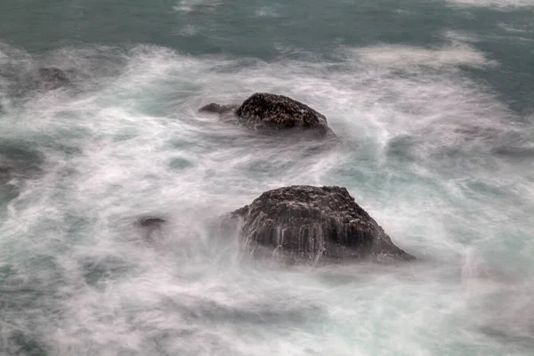 Vågor Kraschar Stenar Mendocino Kalifornien — Stockfoto