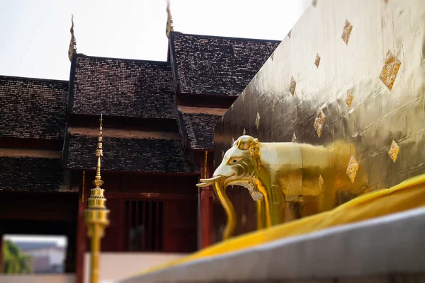 Thaise Boeddhist Openbare Tempel Met Een Goede Omgeving Bevoorraden Foto — Stockfoto