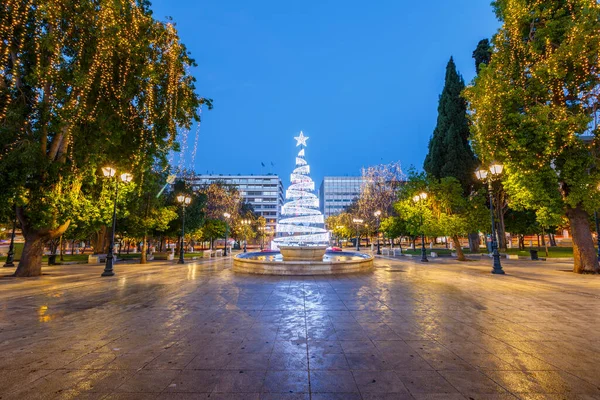 People Syntagma Square Large Christmas Tree Its Center — Stock Photo, Image