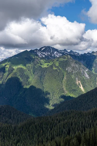 Krásná Krajina Horami Mraky — Stock fotografie