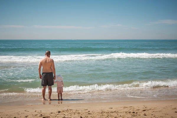 Padre Con Hija Pequeña Disfrutando Una Playa Corea Del Sur — Foto de Stock
