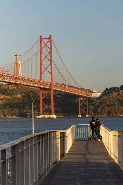 Bela Vista Para Ponte Abril Sobre Rio Tejo Estátua Cristo — Fotografia de Stock