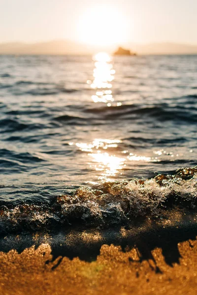 Belles Vagues Mer Sur Plage Coucher Soleil — Photo