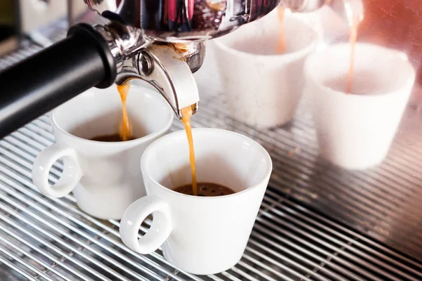 Förbereder Espresso Kafé Med Vintage Filter Stil Stock Bild — Stockfoto