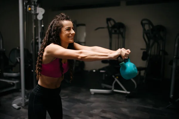 Beautiful Smiling Woman Curly Hair Working Out Kettleb — Stock Photo, Image