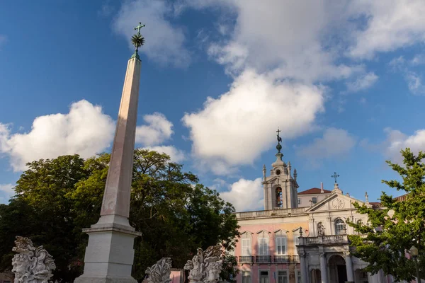 포르투갈 리스본의 광장에 역사적 기념물의 아름다운 — 스톡 사진