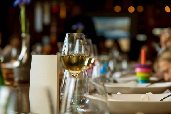 Uma Festa Com Delicioso Jantar Uma Bebida Vinho Branco — Fotografia de Stock